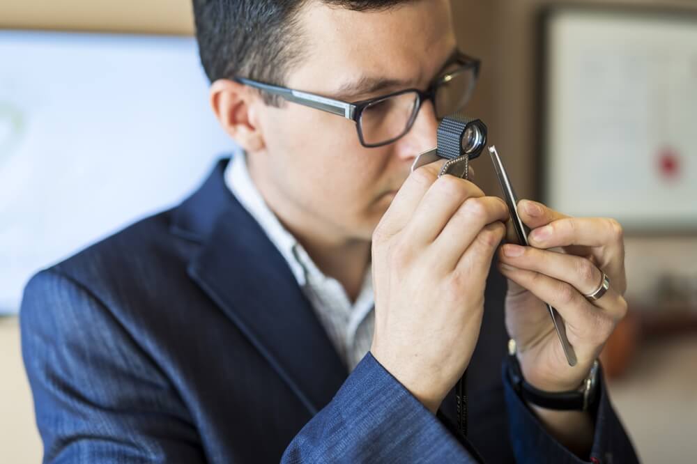 Buying the Right Diamond for the Right Person in the Right Budget at the Right Place