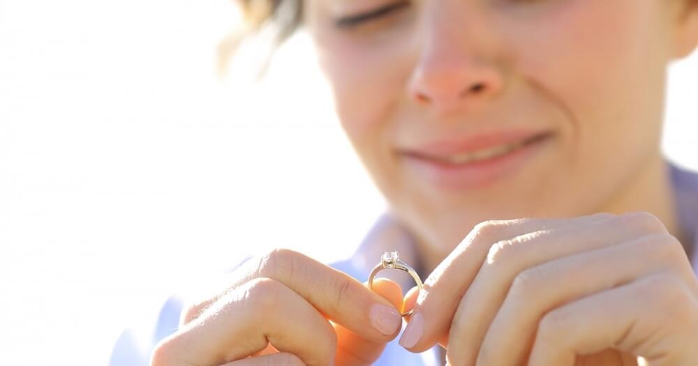 The Right Fit Signs You Need an Engagement Ring Resizing